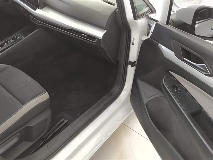 Фото 8 - Volkswagen Golf