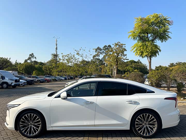 Фото 7 - Bestune B70