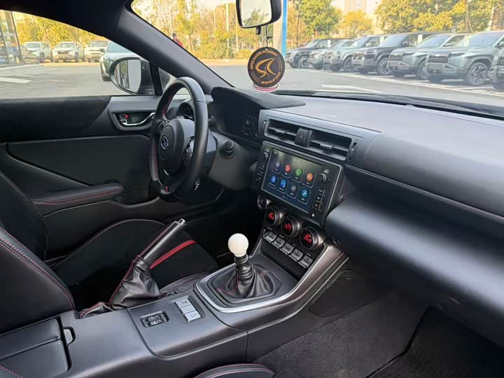 Фото 8 - Subaru BRZ