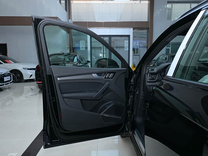 Фото 5 - Audi Q5L