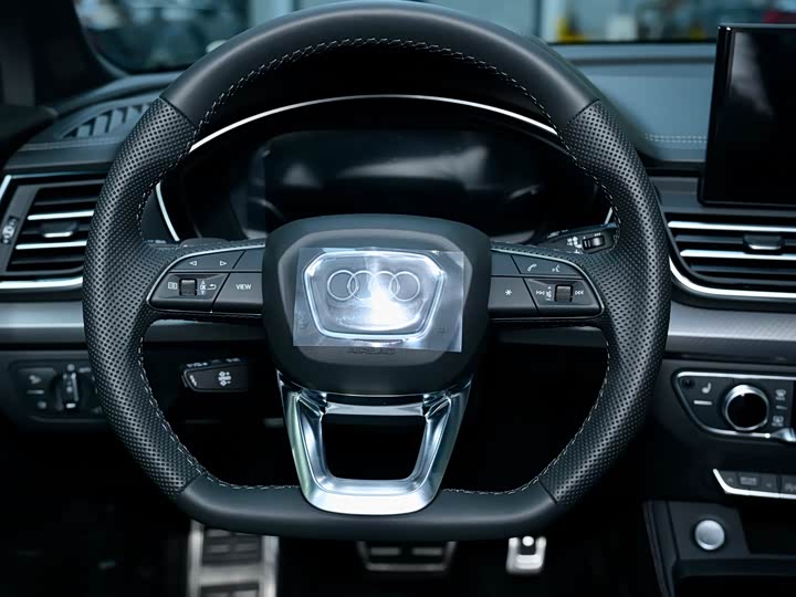 Фото 6 - Audi Q5L