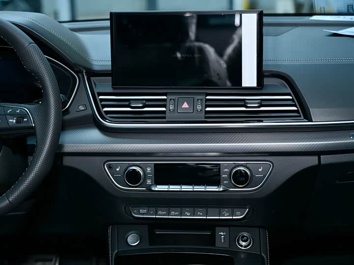 Фото 7 - Audi Q5L