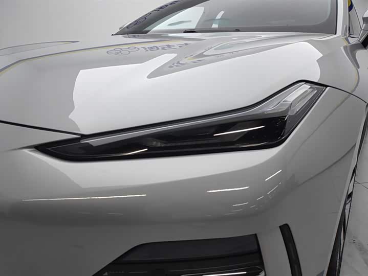 Фото 5 - Geely Galaxy E8