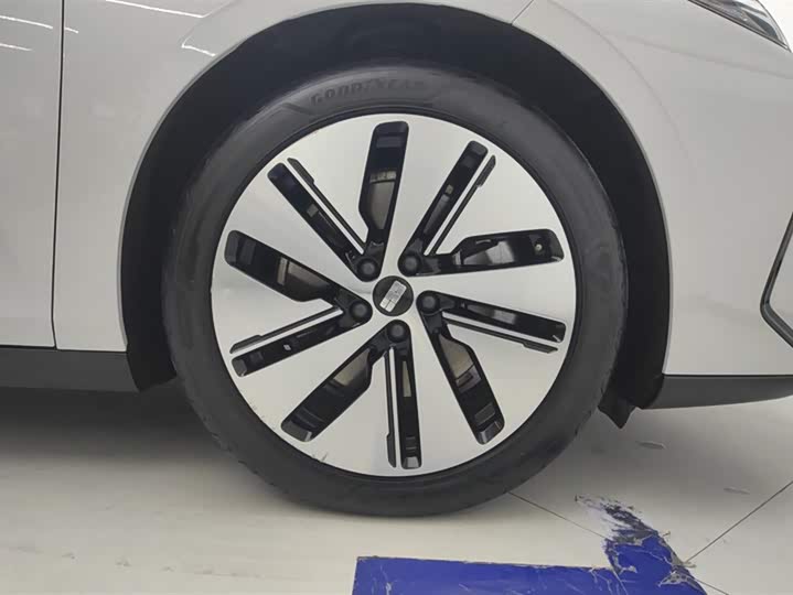 Фото 6 - Geely Galaxy E8