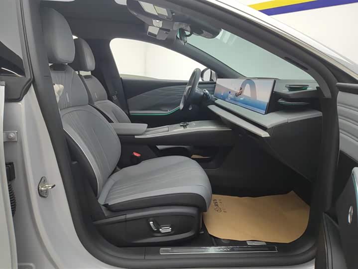 Фото 8 - Geely Galaxy E8