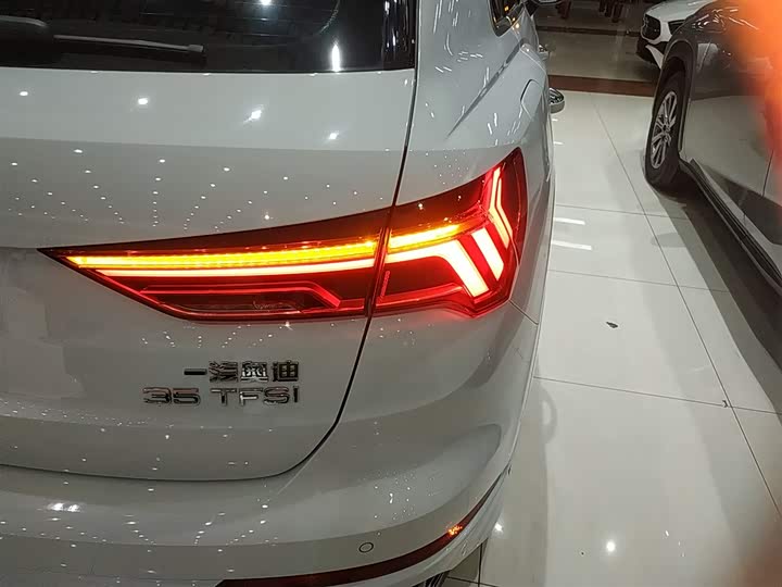 Фото 8 - Audi Q3