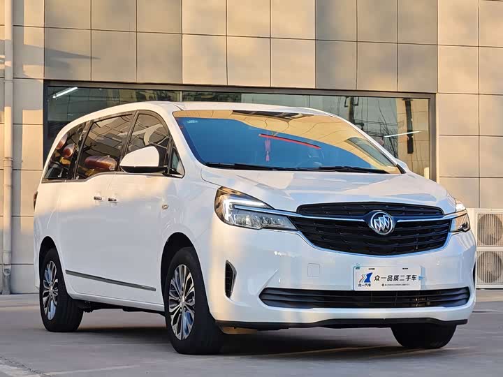 Фото 3 - Buick GL8 ES