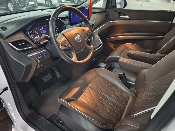 Фото 9 - Buick GL8 ES