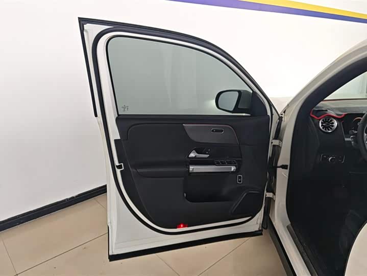 Фото 7 - Mercedes-Benz GLB-Class