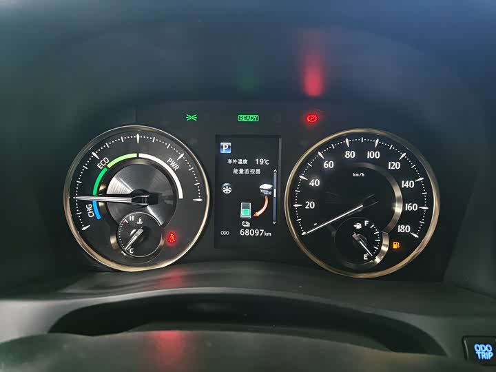 Фото 3 - Toyota Alphard