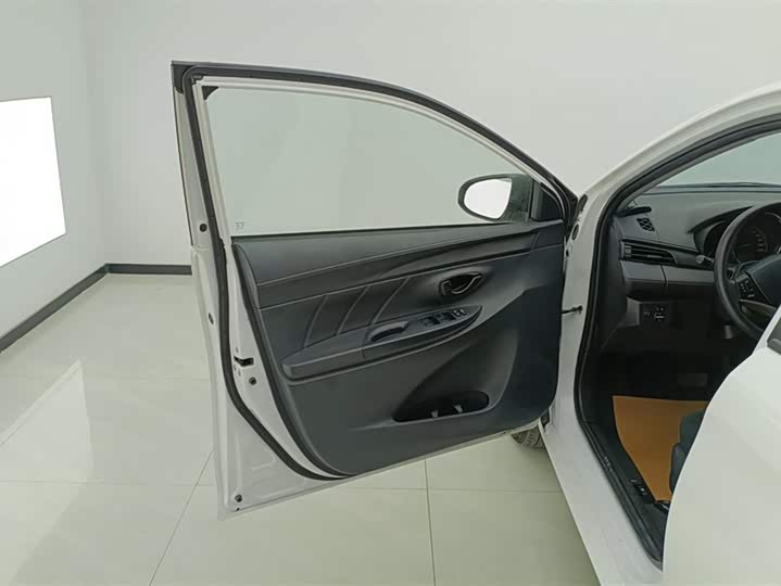 Фото 7 - Toyota Vios