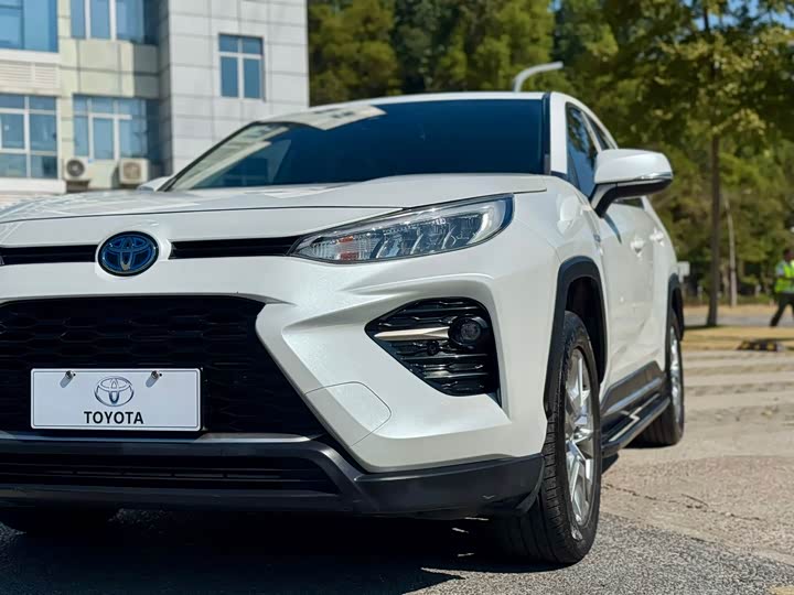 Фото 4 - Toyota Wildlander