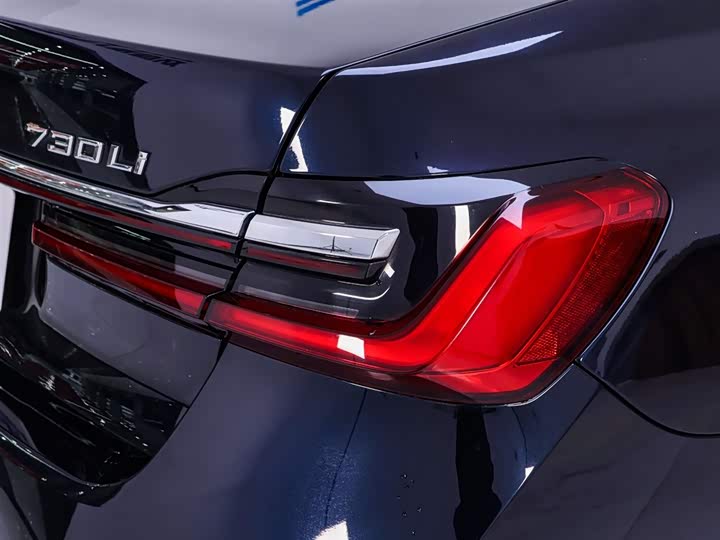 Фото 9 - BMW 7 Series