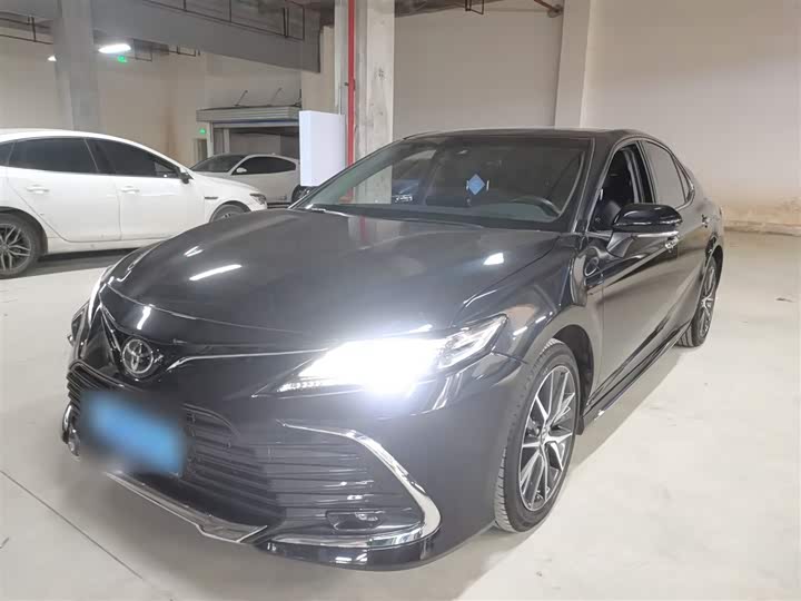 Фото 2 - Toyota Camry