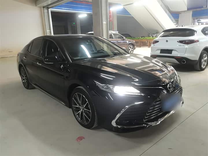 Фото 4 - Toyota Camry