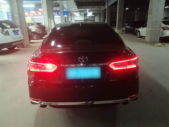 Фото 6 - Toyota Camry