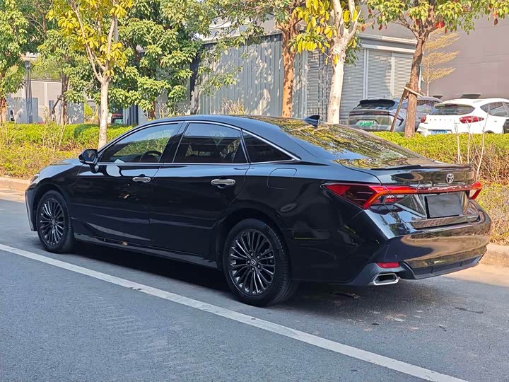 Фото 2 - Toyota Avalon