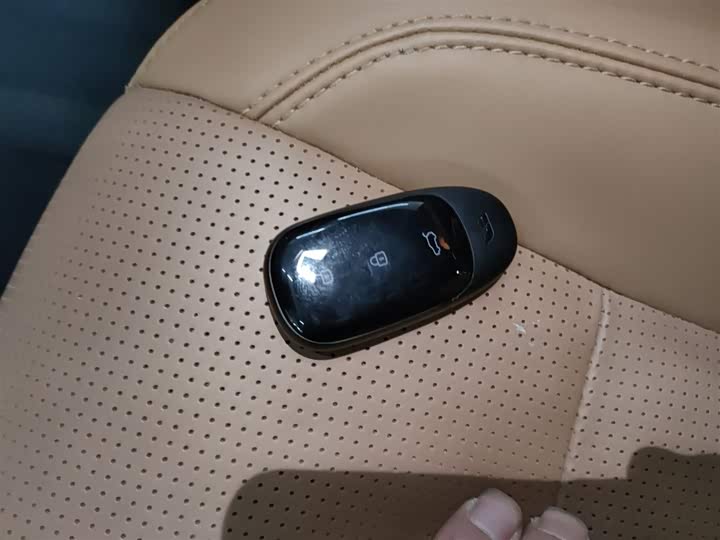 Фото 9 - LiXiang One