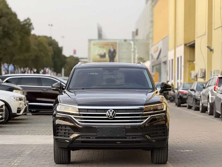 Фото 2 - Volkswagen Touareg