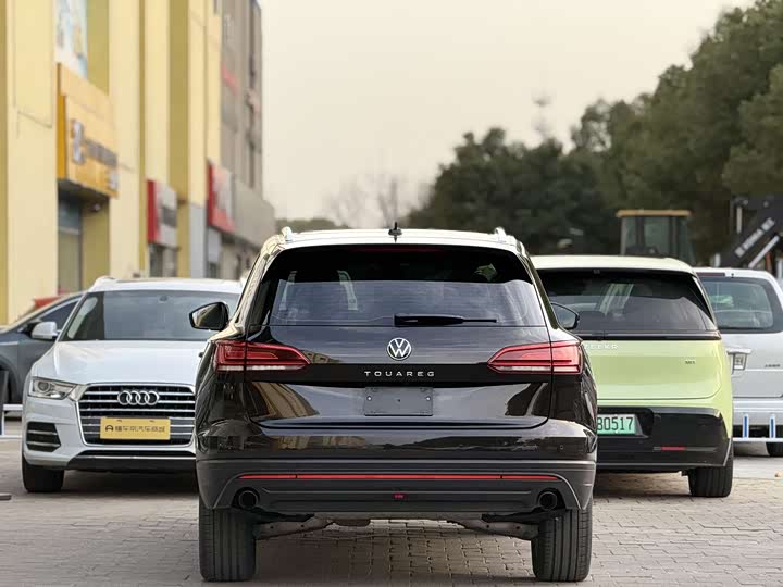 Фото 3 - Volkswagen Touareg