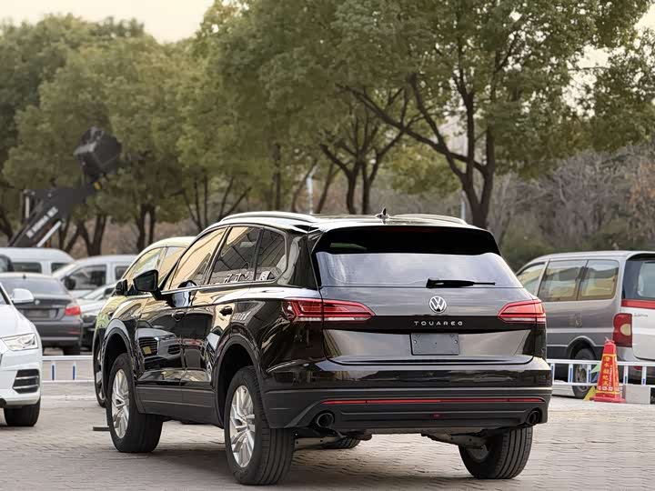 Фото 4 - Volkswagen Touareg