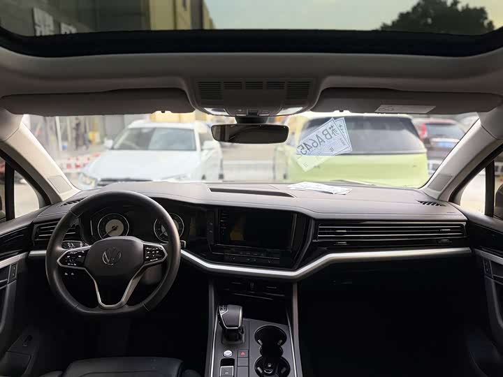 Фото 5 - Volkswagen Touareg