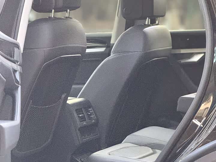 Фото 6 - Volkswagen Touareg