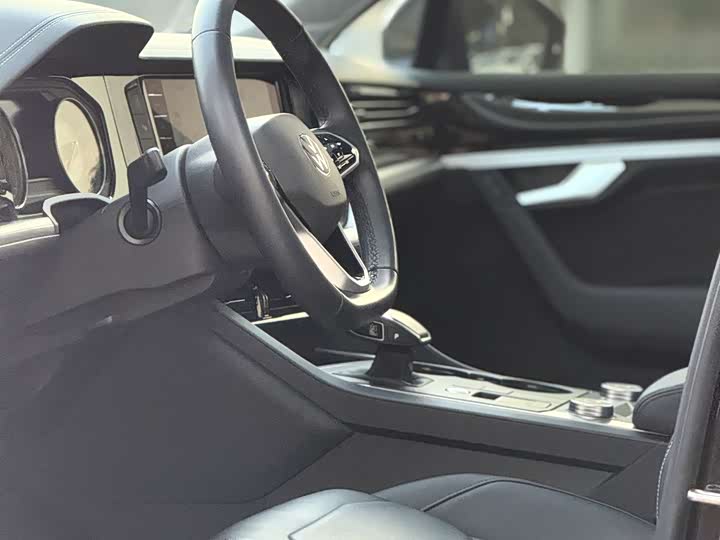 Фото 7 - Volkswagen Touareg