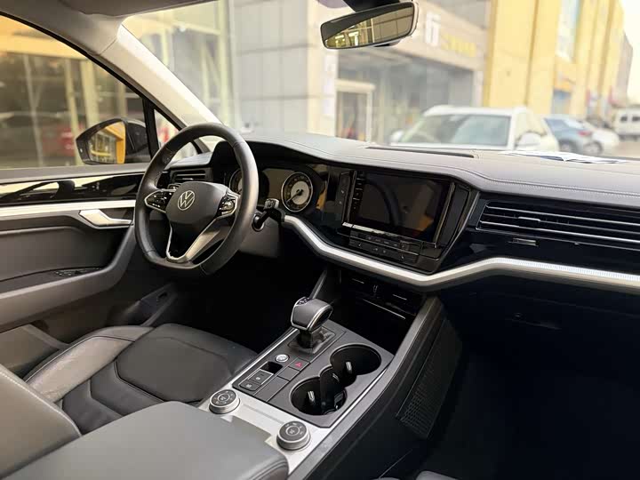 Фото 8 - Volkswagen Touareg