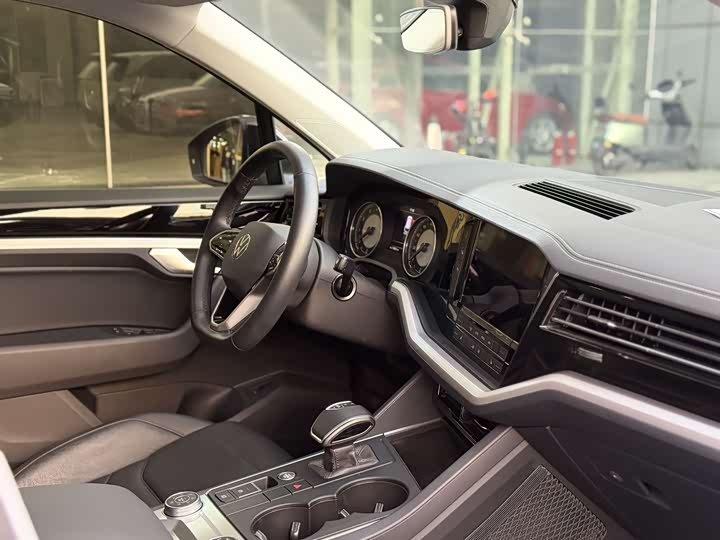 Фото 9 - Volkswagen Touareg