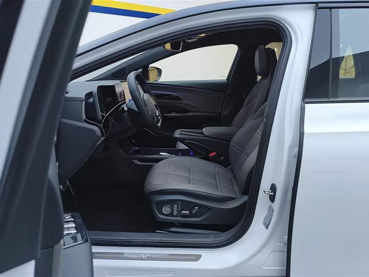 Фото 9 - Hongqi EH7