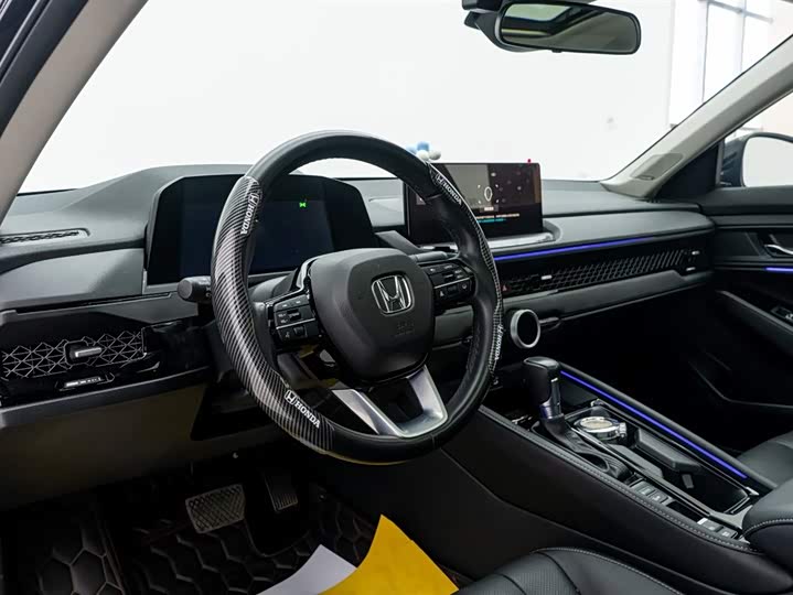 Фото 8 - Honda Accord