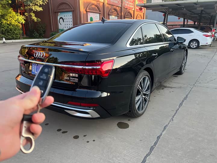 Фото 2 - Audi A6L