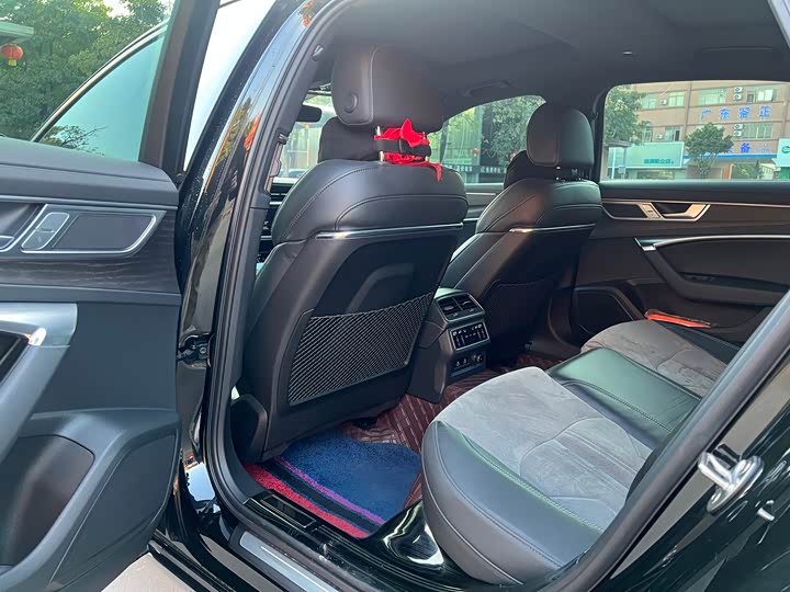 Фото 4 - Audi A6L