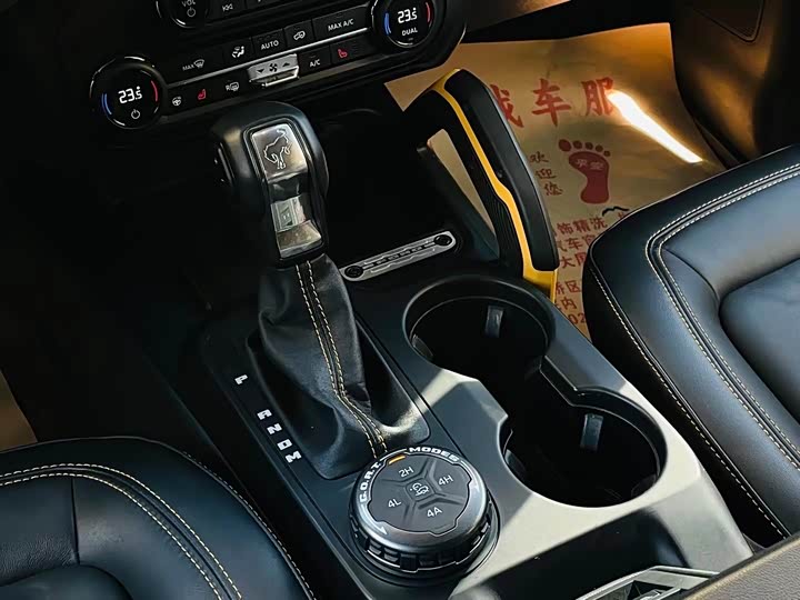 Фото 8 - Ford Bronco