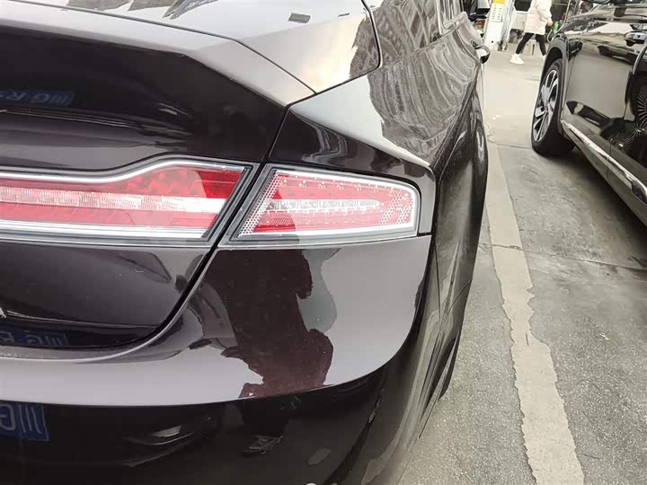 Фото 8 - Lincoln MKZ