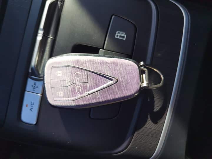 Фото 9 - Changan Eado EV