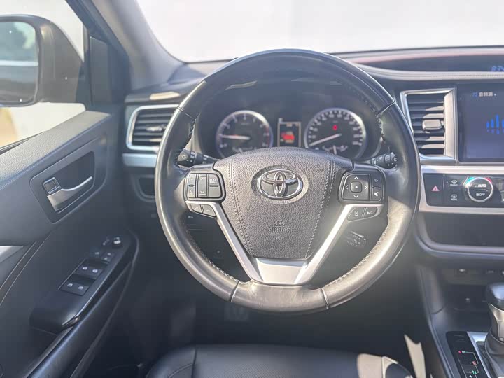 Фото 7 - Toyota Highlander