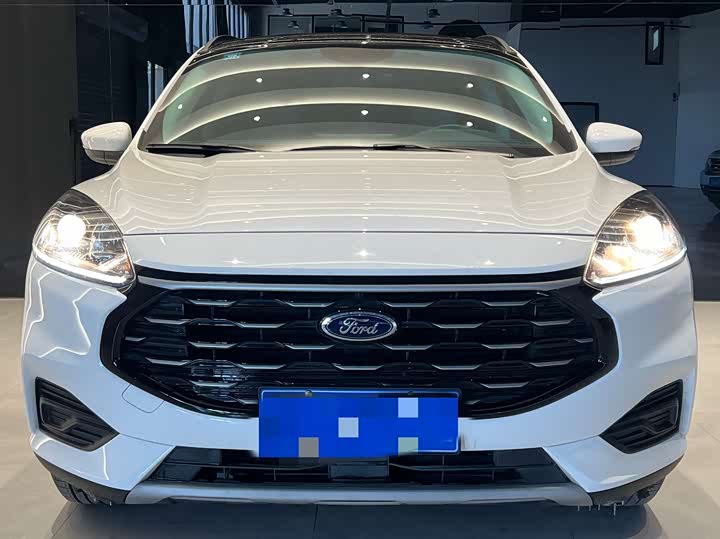 Фото 2 - Ford Escape