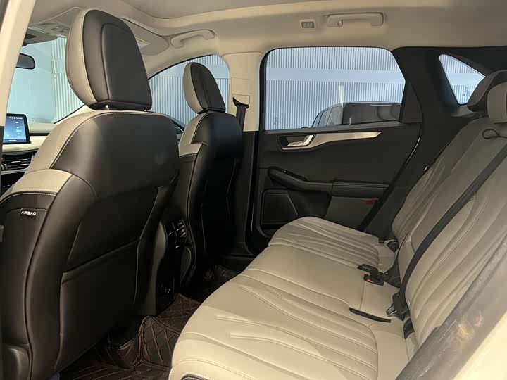 Фото 6 - Ford Escape