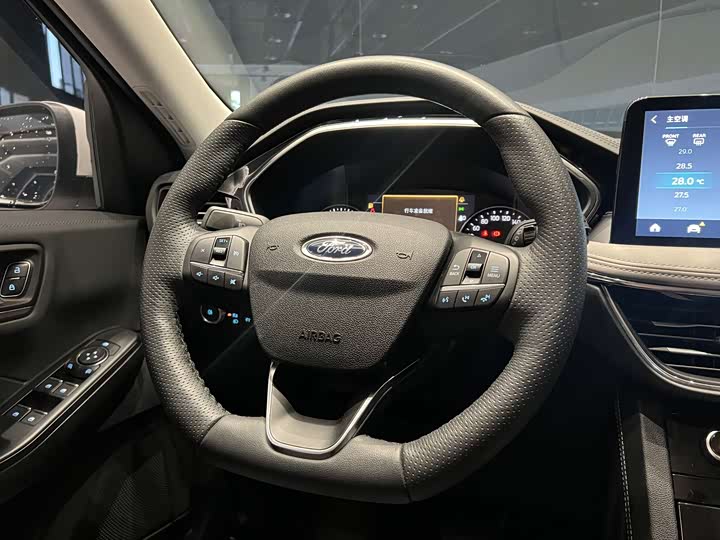 Фото 8 - Ford Escape