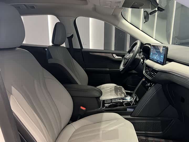 Фото 9 - Ford Escape