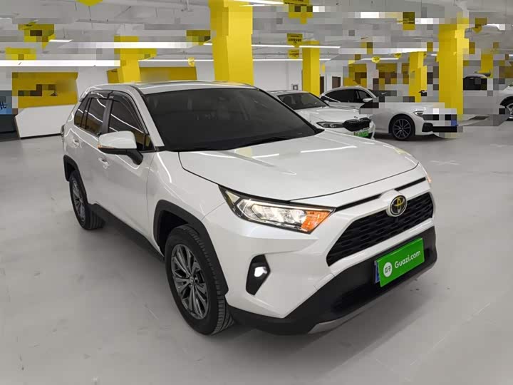 Фото 4 - Toyota RAV4