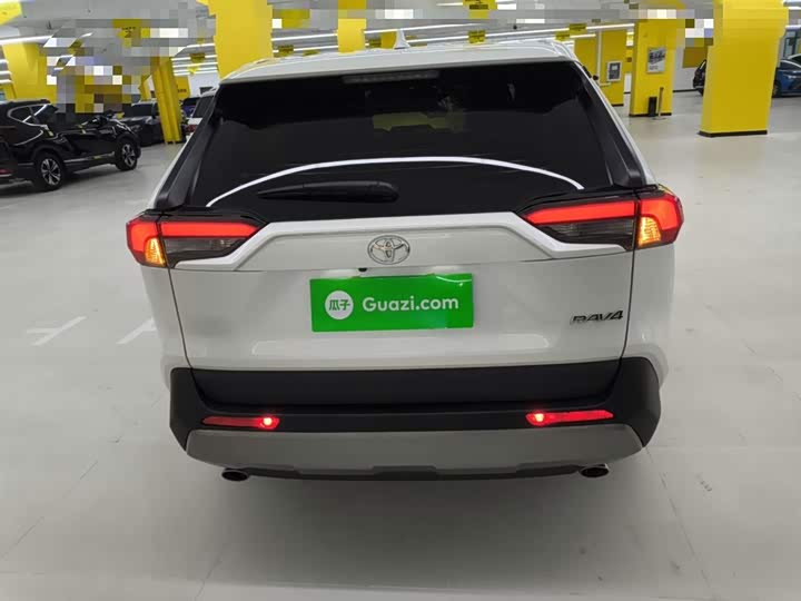 Фото 6 - Toyota RAV4