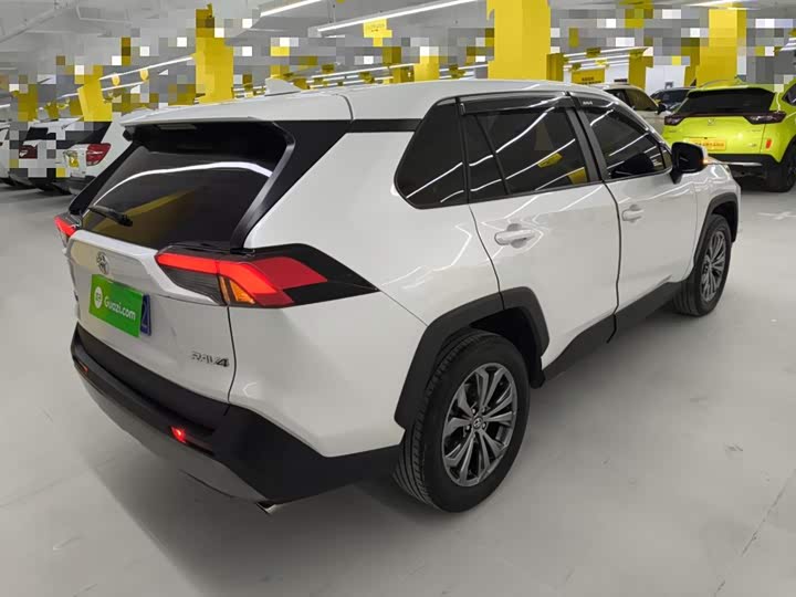 Фото 7 - Toyota RAV4