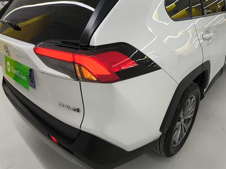 Фото 8 - Toyota RAV4