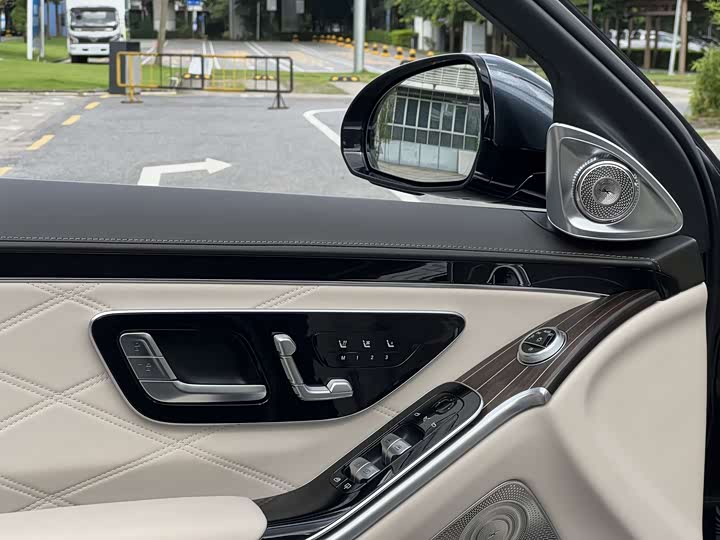 Фото 4 - Mercedes-Benz Maybach S-Class