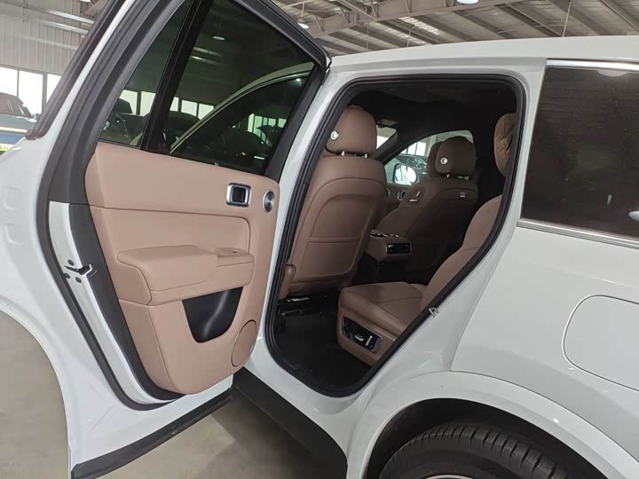 Фото 4 - LiXiang L8