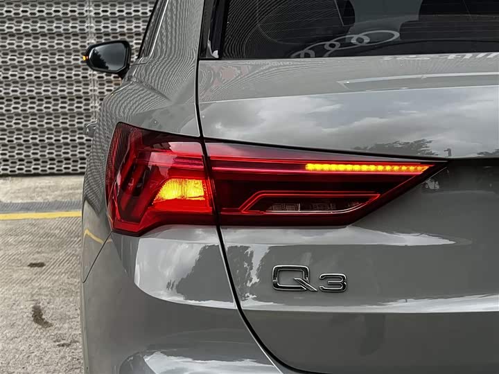 Фото 8 - Audi Q3