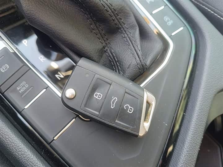 Фото 9 - Volkswagen Tiguan L Pro